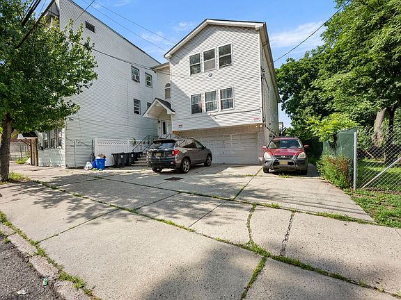 2nd image of 245-247 Hawthorne Ave #2