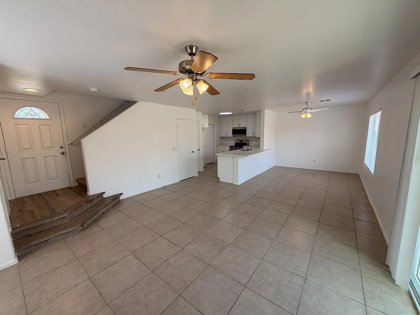 3 bed, 2.5 bath, 1385 sqft, $1,750 — Photo 3