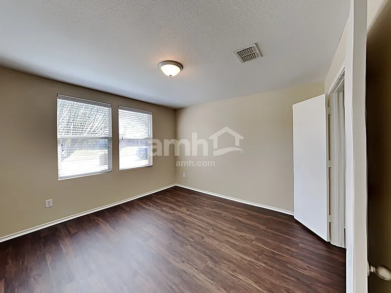 1021 Bumble Bee Dr — Photo 15
