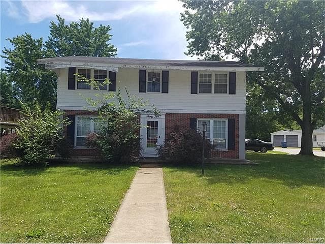 1st image of 32 Lakeview Dr