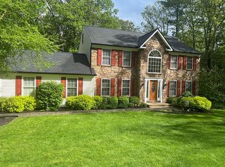 372 Laurel Lake Rd, Bartonsville, PA 18321