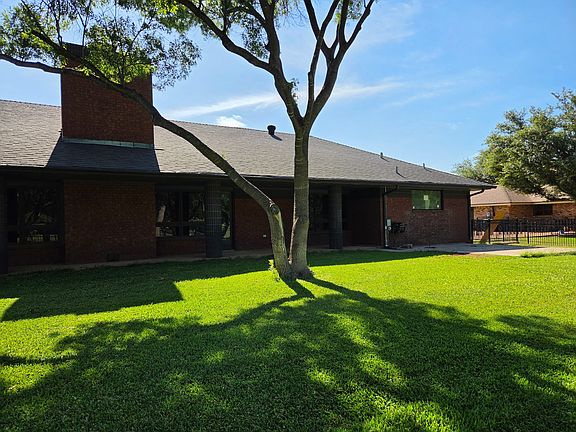 4th image of 14 Fairway Oaks Blvd