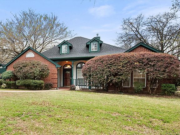 2nd image of 303/305 Cecile Ct