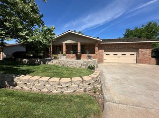 2215 Robin Rd, Dodge City, KS 67801