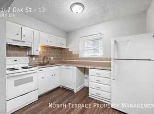 4142 Oak St APT 13, Kansas City, MO 64111