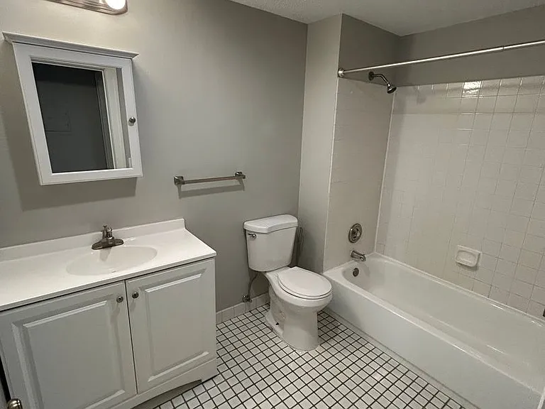 728 East 16th Street (New Town) — Photo 6
