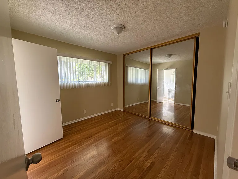1215 Barry Ave — Photo 7