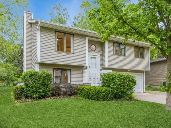 1162 Briar Dr, Iowa City, IA 52240