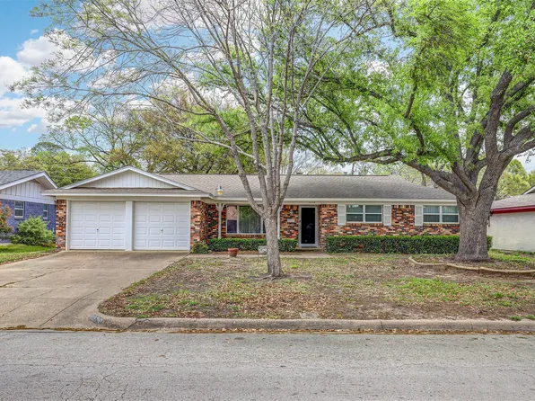 1028 Livingston Dr, Hurst, TX 76053