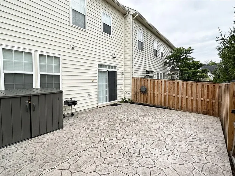 110 Quinton Oaks Cir — Photo 36