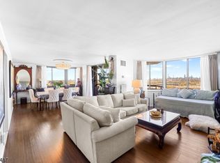 2005 Harmon Cove Tower, Secaucus Town, NJ 07094