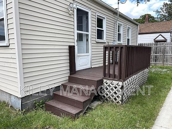 3rd image of 23028 Pilgrim Ave