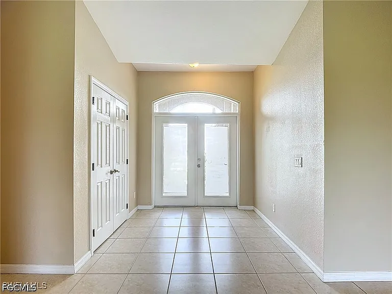 1726 Trafalgar Pkwy — Photo 6