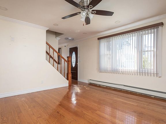 4th image of 81 Center St
