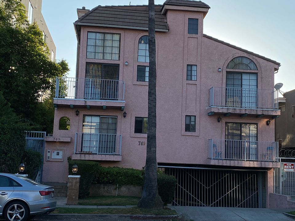 1st image of 749 N Hudson Ave #103