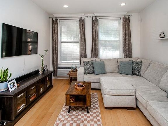3rd image of 102 Tidewater St APT 1A