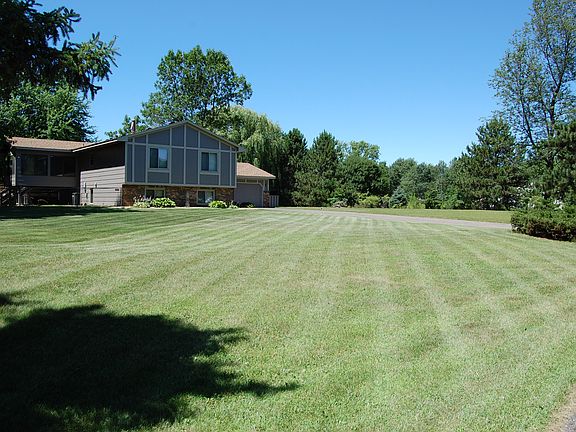 2nd image of 16406 Isanti St NE
