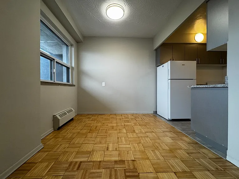 898 Jane St — Photo 20
