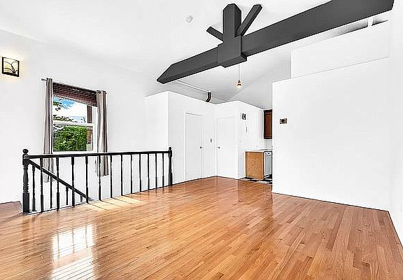 3rd image of 354 Bond St #3