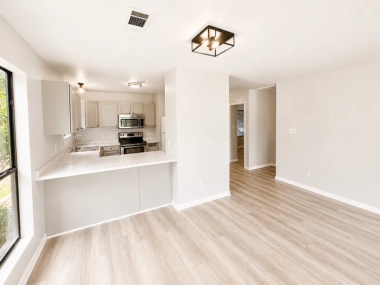 210 Skyline Dr #A — Photo 2
