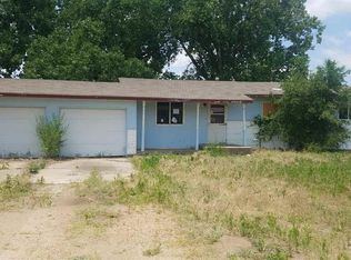 909 Westside Villa Dr, Hutchinson, KS 67501