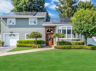 271 N Kentucky Ave, Massapequa, NY 11758