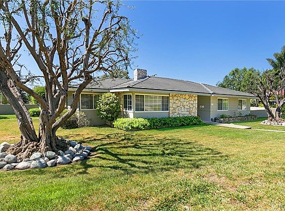 4th image of 754 E Calabria Dr