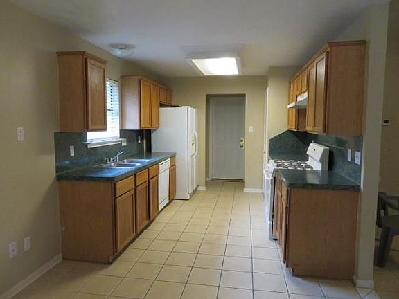 4th image of 2922 Kingfisher Dr