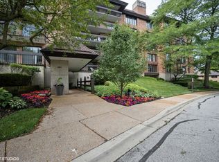 3851 Mission Hills Rd #W-104, Northbrook, IL 60062