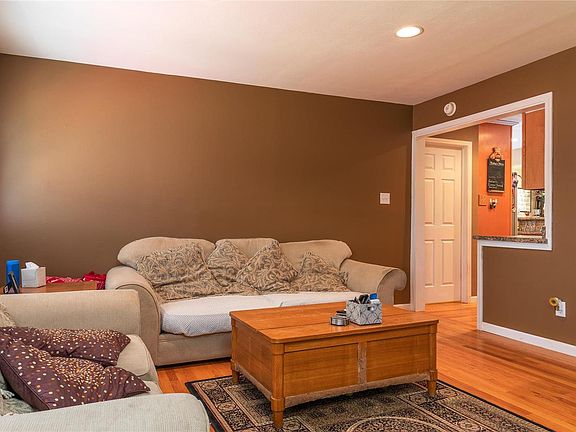 3rd image of 3904 Crosby Dr