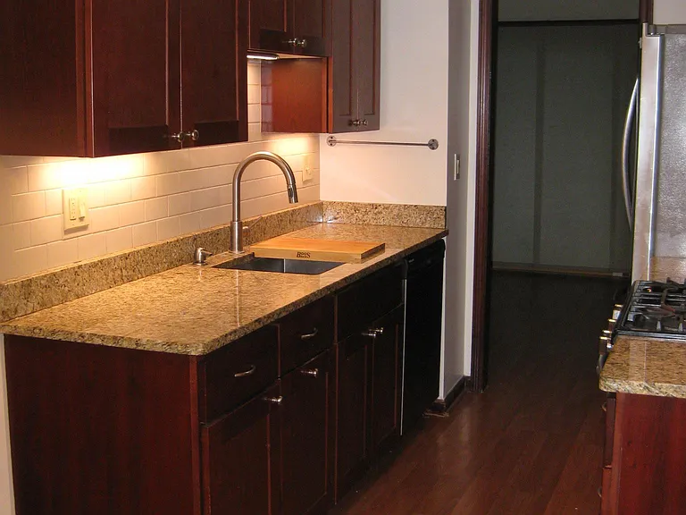 1446 Oakbrook E — Photo 3