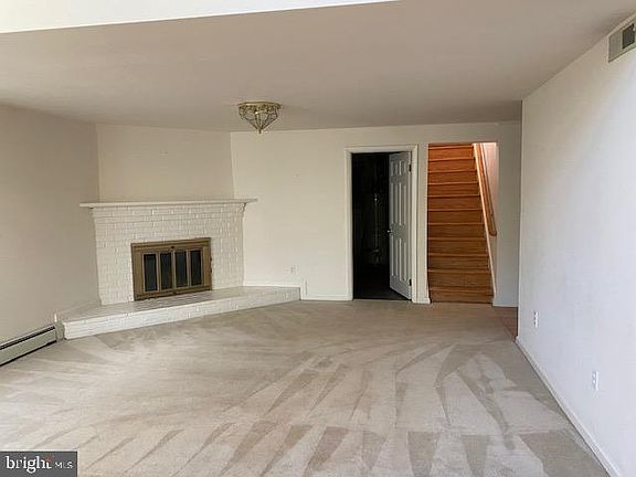 4th image of 1298 Woodside Dr