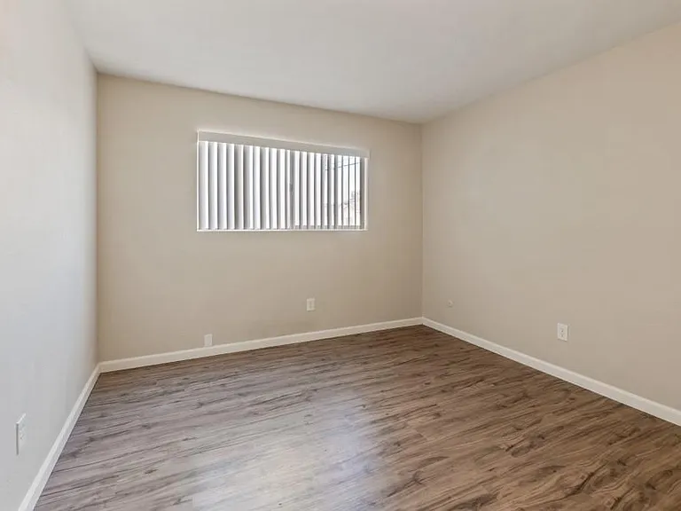 4033 Iowa St #4 — Photo 9
