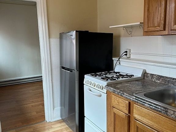 4th image of 122 South St APT 3