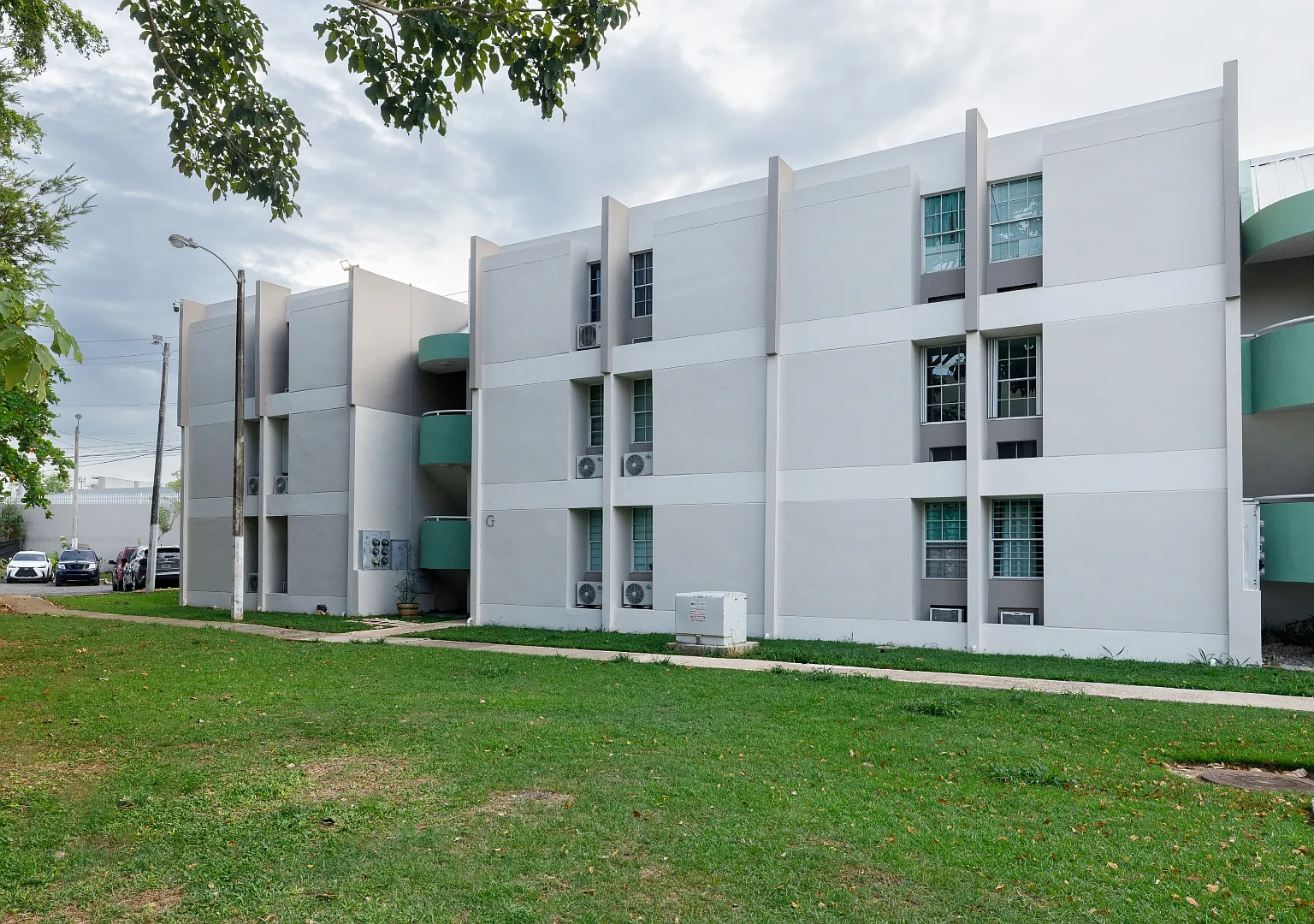 3 bed, 1200 sqft, $2,300 — Photo 4