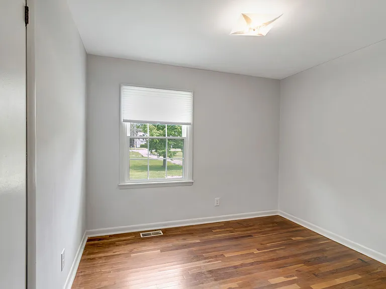 5039 Wilson Pike — Photo 20