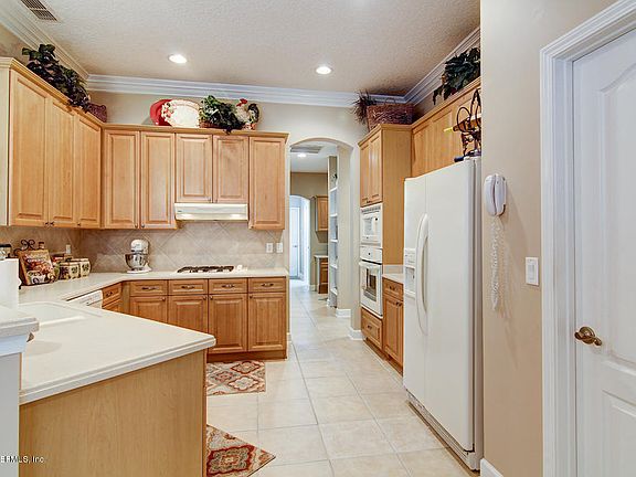 5th image of 504 Green Isle Ct