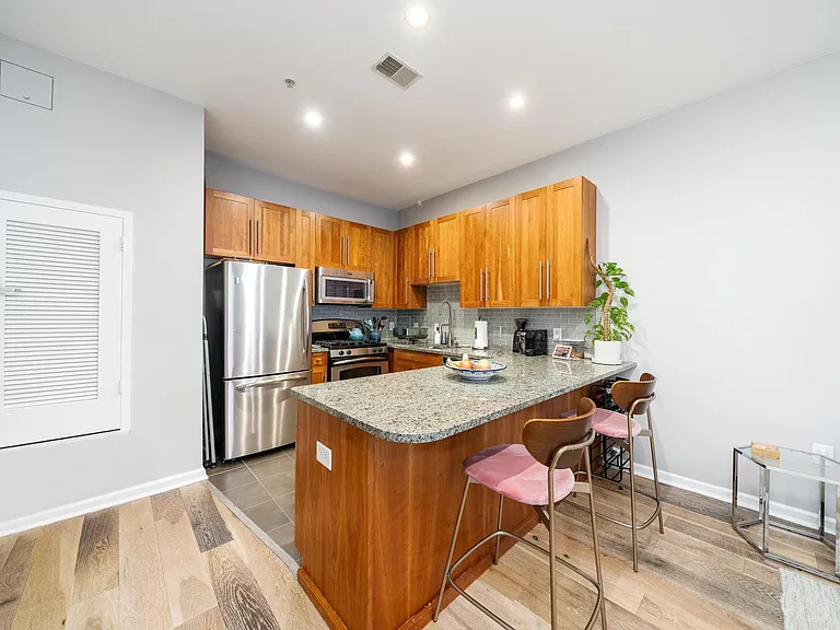 1100 Adams St #316 — Photo 3