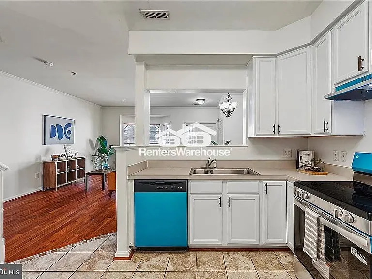 1929 Gardenia Ct — Photo 10