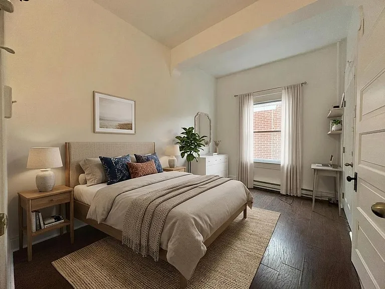 534 W Market Street — Photo 14
