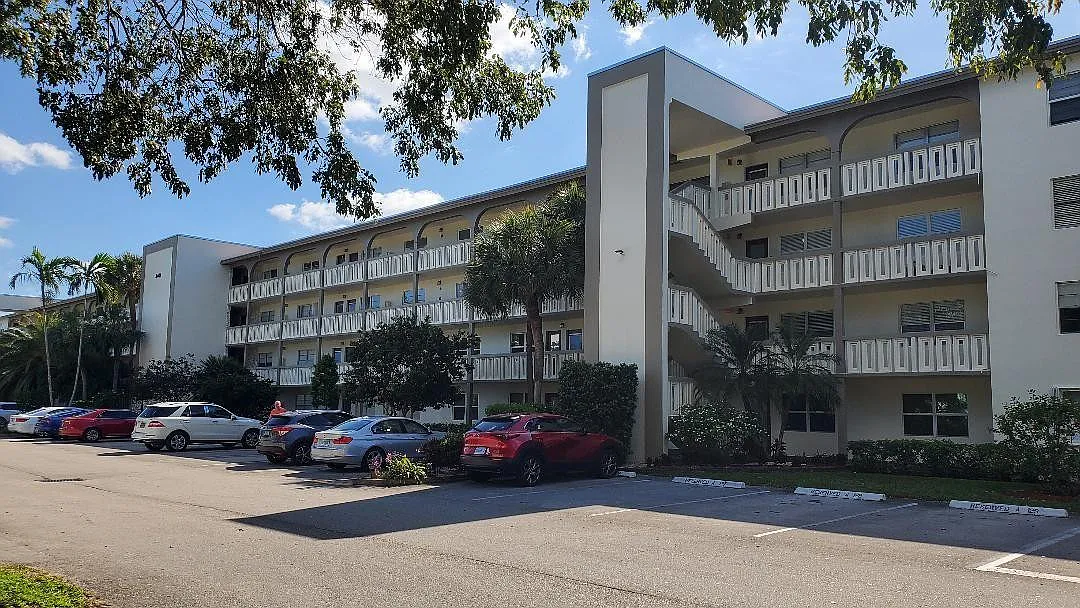 1 bed, 1.5 bath, 861 sqft, $1,600 — Photo 1