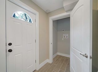 55 Ridgeway Ave, Setauket, NY 11733