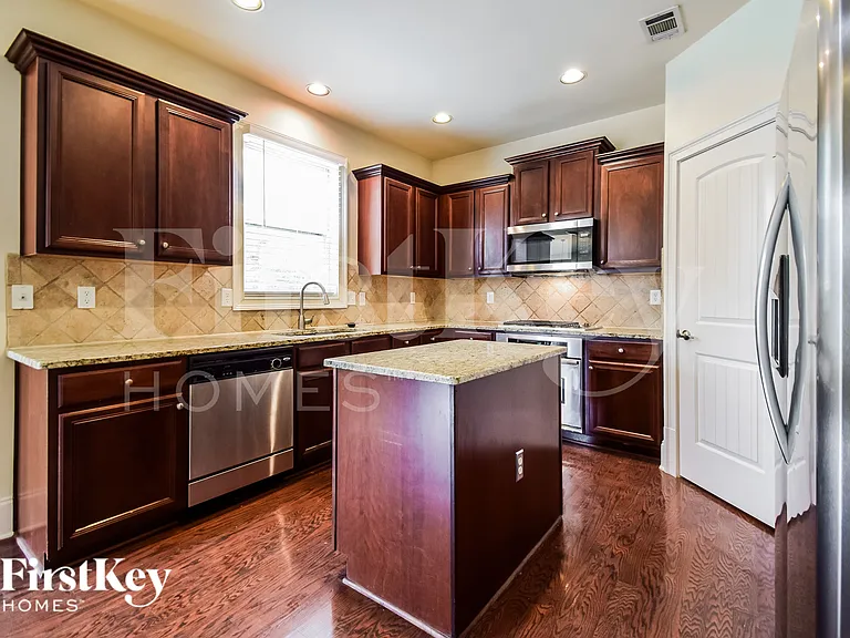 1068 Parkmist Dr — Photo 6