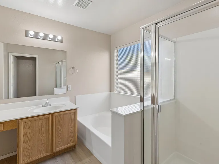 1576 E Gabrilla Dr — Photo 8
