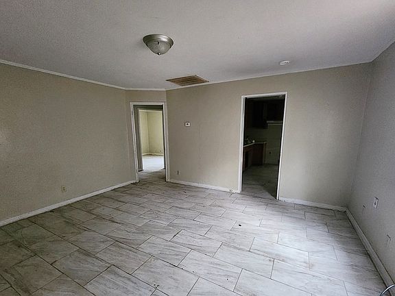 4th image of 1410 Gillespie Ave
