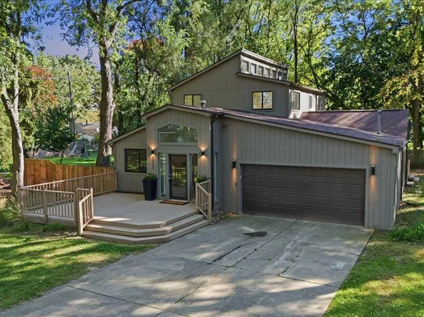5445 Savoy Dr, Waterford, MI 48327