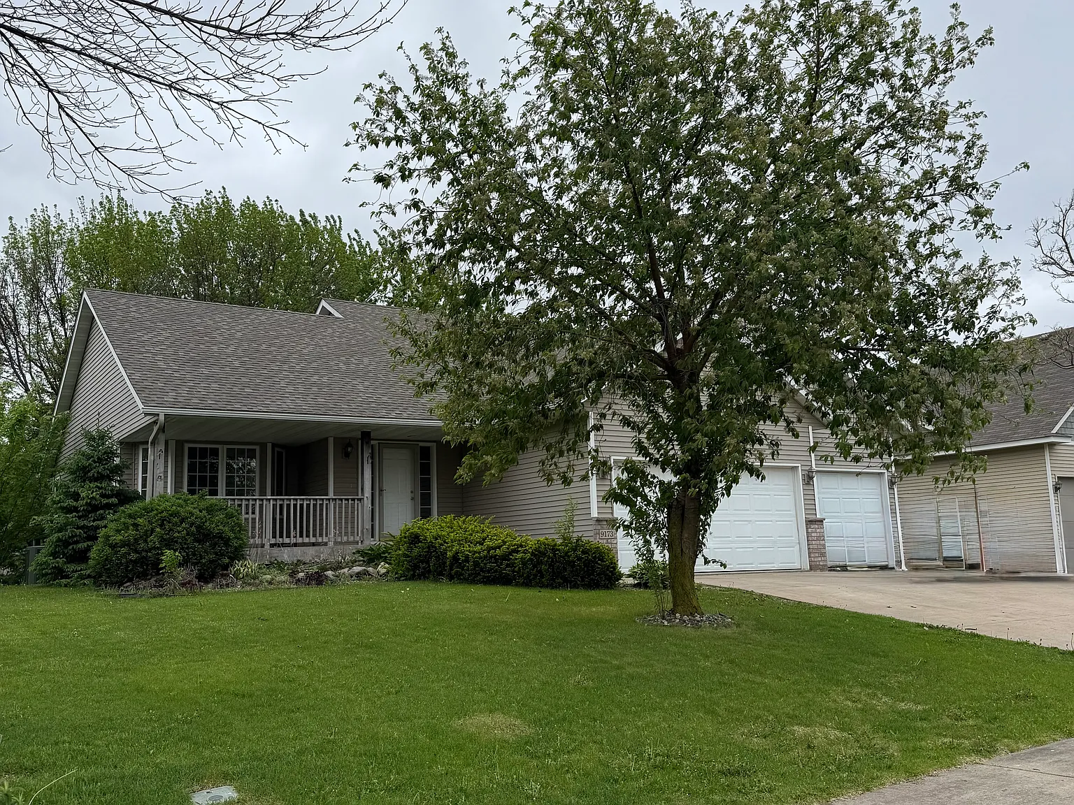 5 bed, 2800 sqft, $2,850 — Photo 2