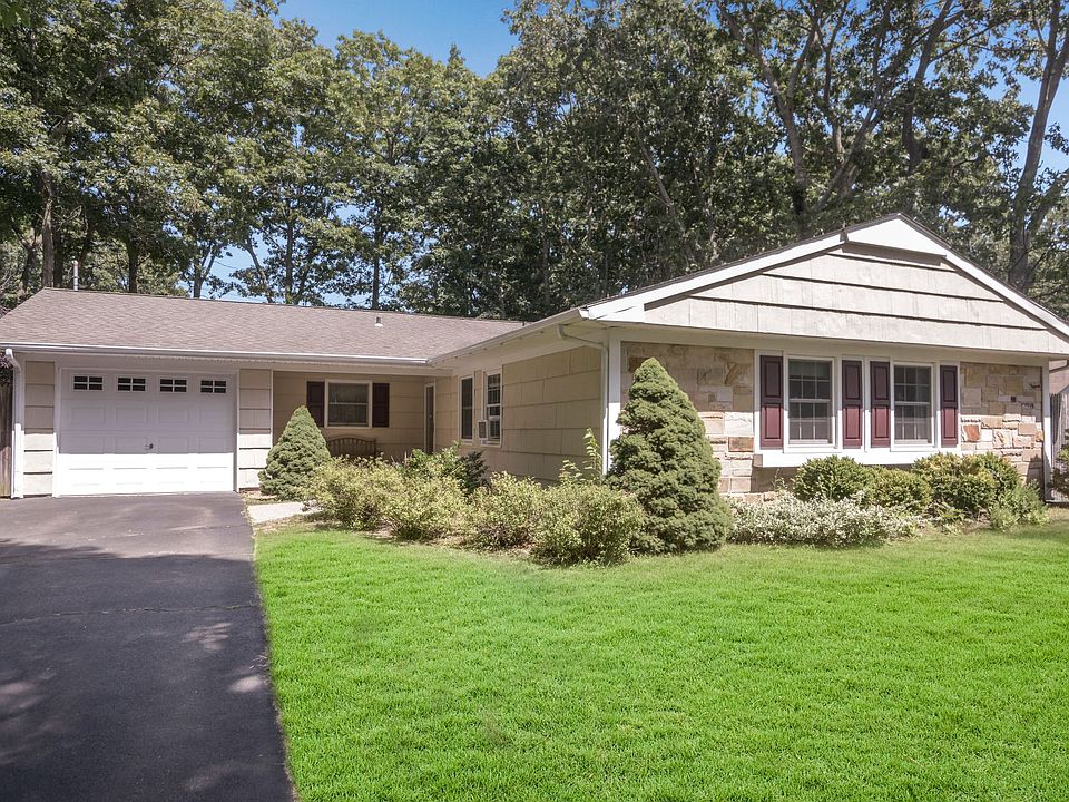 1st image of 7 Barker Dr
