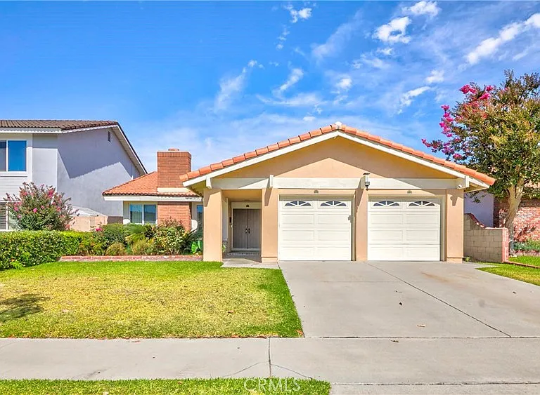 17532 Vierra Ave — Photo 2