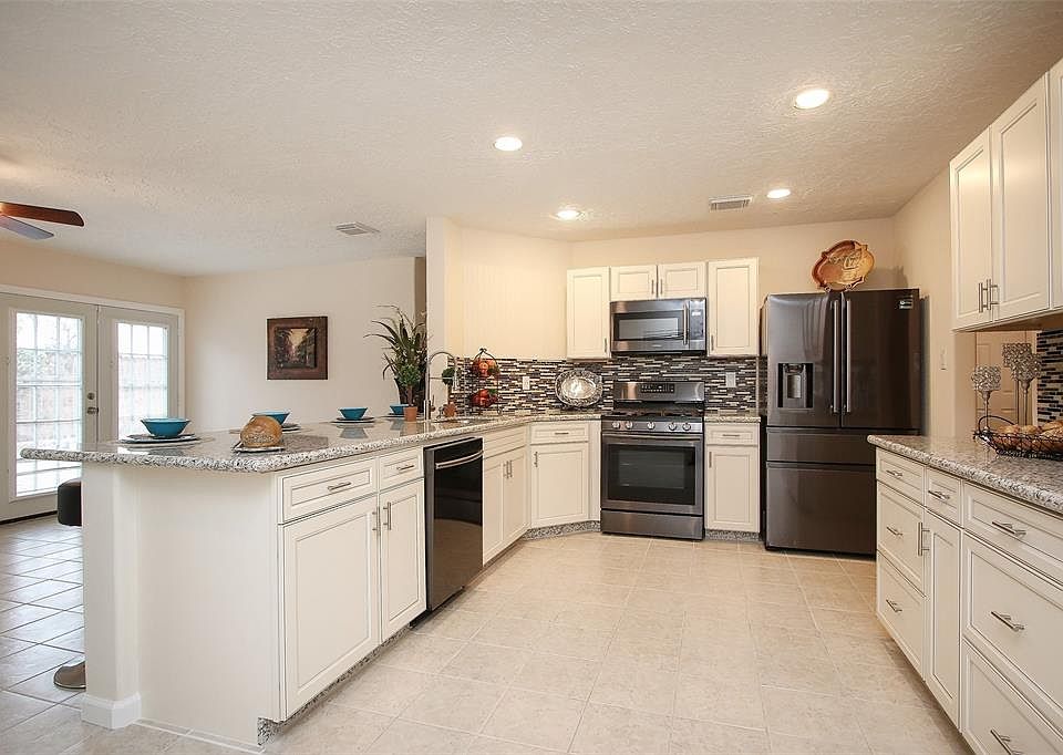 1st image of 15706 Fox Springs Dr